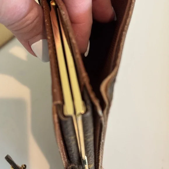 LOUIS VUITTON VIENNOIS MONOGRAM WALLET - Picture 6 of 15